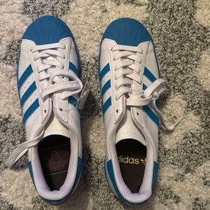 SOLD Adidas Superstar sneakers size US8